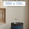 Fontaine à eau automatique noire pour animaux sur une surface en bois.