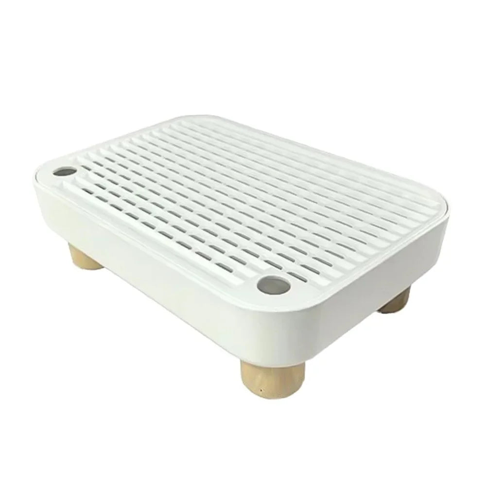 Weiße abnehmbare wasserdichte Streubox mit perforierter Oberfläche und Holzfüßen.