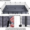 Installation facile d'un tapis de doublure en maille noire dans une cage avec des attaches velcro