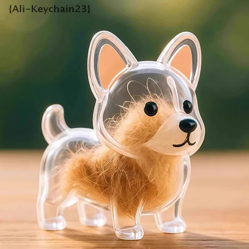 Klares Acryl-Anhänger mit einem Fuchs-Welpe mit flauschigem orangefarbenem Fell und schwarzen Augen.