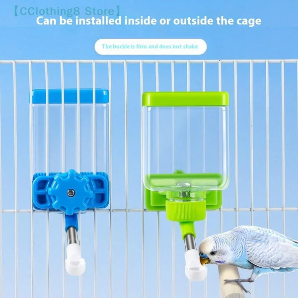 Distributeur d'eau automatique pour oiseaux, installé à l'intérieur ou à l'extérieur d'une cage, avec un mécanisme bleu et ve