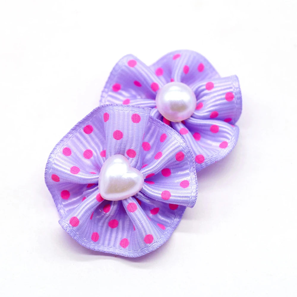 Lila Satin-Halsbänder für Haustier mit rosa Polka Dots und Perlenakzenten