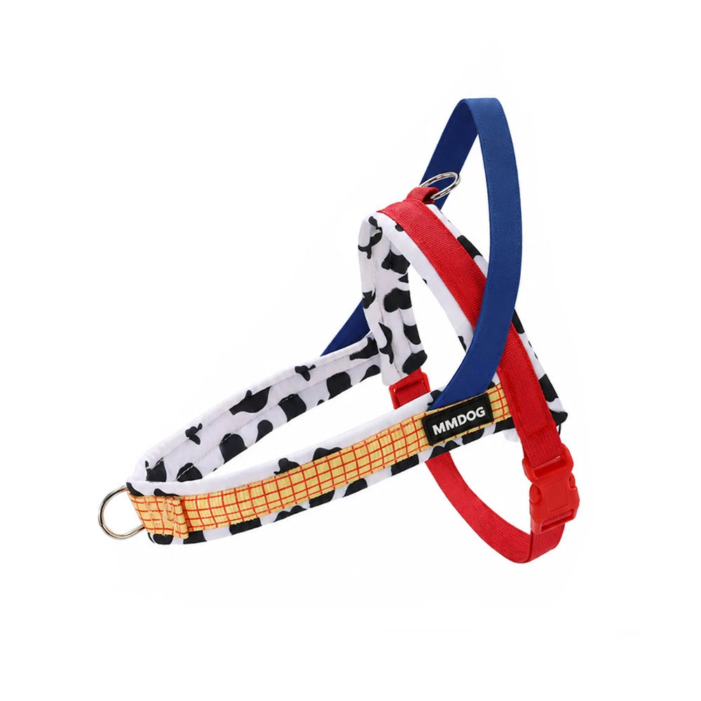 Harnais anti-traction rouge et bleu ajustable avec laisse et étiquette.