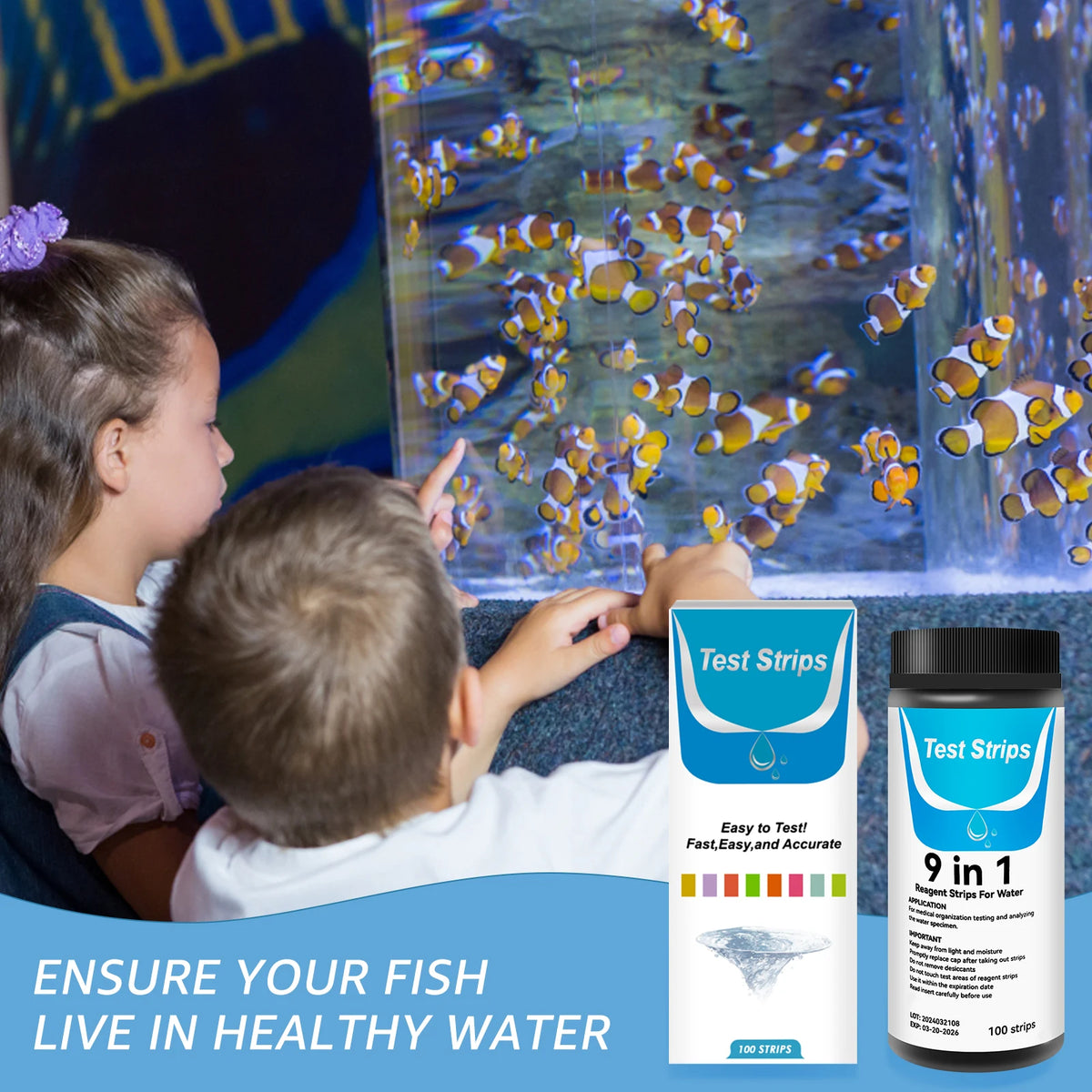 Un niño prueba la calidad del agua con tiras de prueba y observa peces en un acuario.