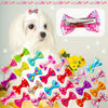 Colección de clips y lazos de tela de colores rosa, amarillo y multicolor para el aseo de mascotas.