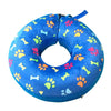Collar inflable azul para perros y gatos con huellas de patas coloridas