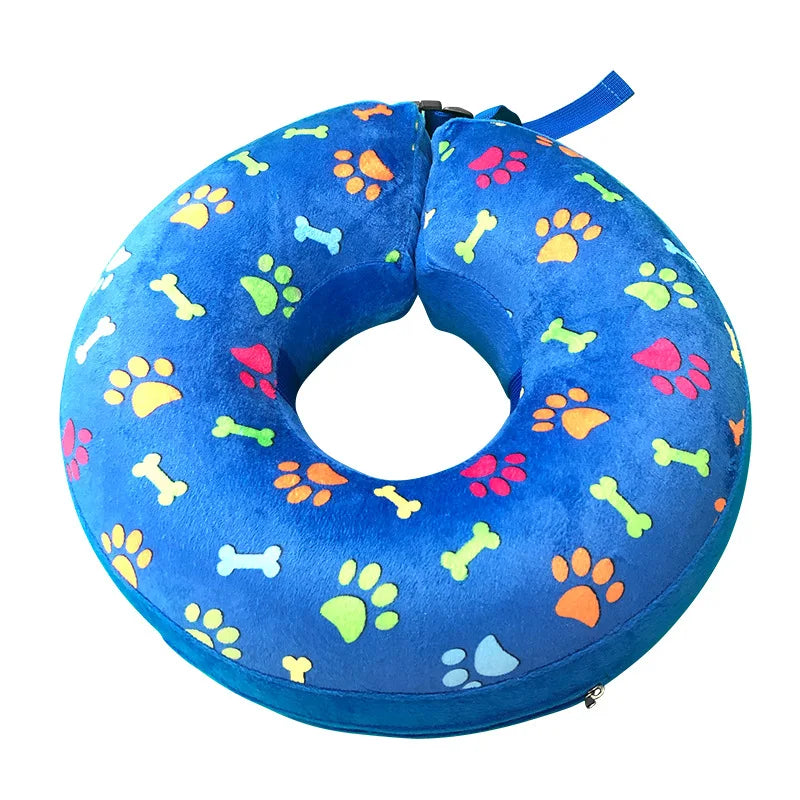 Collar inflable azul para perros y gatos con huellas de patas coloridas