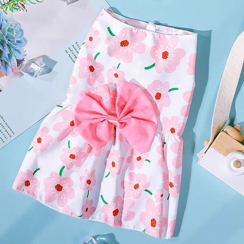 Pinkes Blumenkleid für kleine und mittlere Hunde mit Schleife