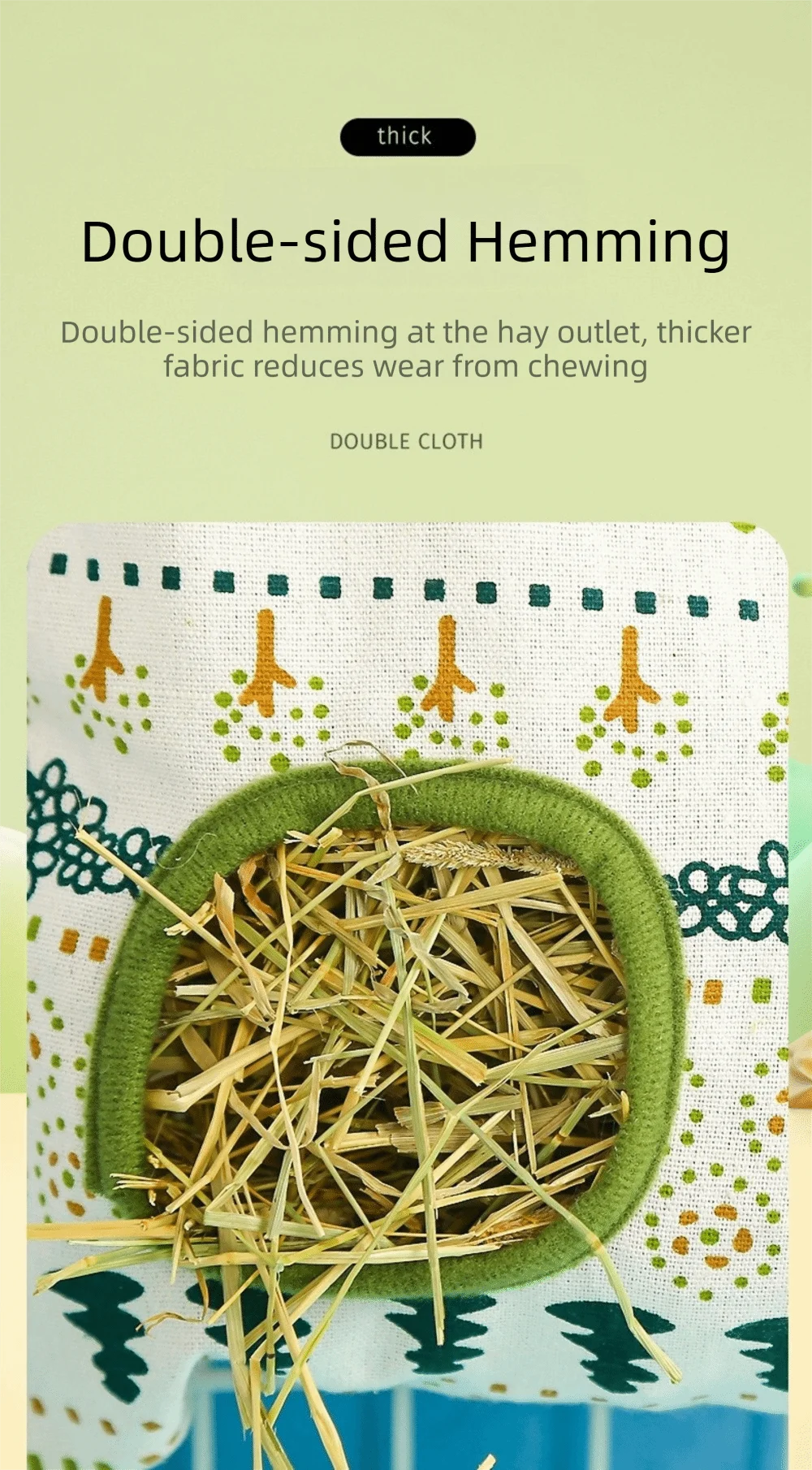 Gros plan d'un sac en toile à double couture rempli de paille pour distributeurs d'aliments pour petits animaux.