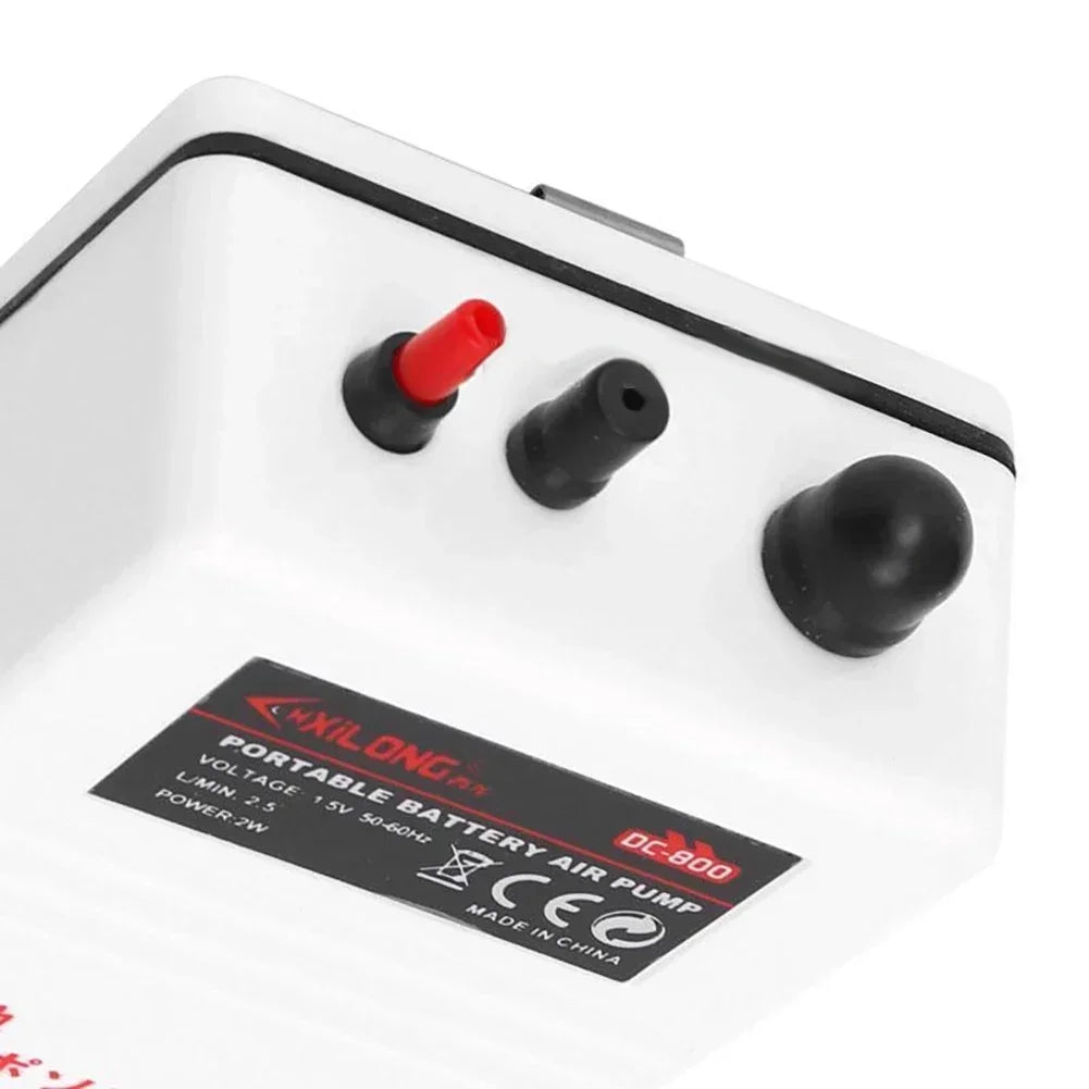 Weiße portable Akk pumpt mit drei schwarzen und roten Tasten und Kennzeichnung für DC-800 Leistung.