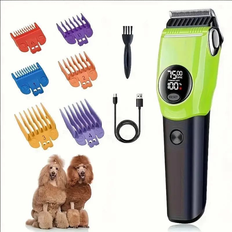 Professioneller Haartrimmer mit Zubehör und Bürste neben zwei flauschigen Hunden.