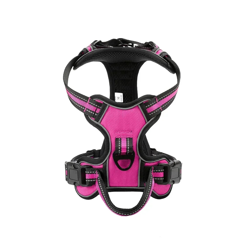 Pinkes und schwarzes, verstellbares reflektierendes Hundehalsbandvest für einen Hund.
