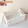 Weißer Plastik-Aufbewahrungskorb mit Gitterdesign auf einem Tisch.