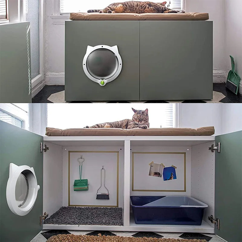 Un panneau de porte d'animal gris est installé dans un meuble, montrant un chat qui se repose sur une plateforme en bois.