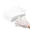 Una pila de guantes desechables para quitar el pelo de mascotas junto a un solo guante en una mano.