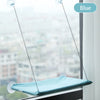 Blames Fenster-Hängematten Katzenbett, das in einem Fenster hängt und eine Aussicht auf eine Stadt bietet.
