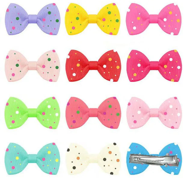 Colección de clips y lazos de pelo coloridos para el aseo de perros y gatos, con varios colores y estampados.