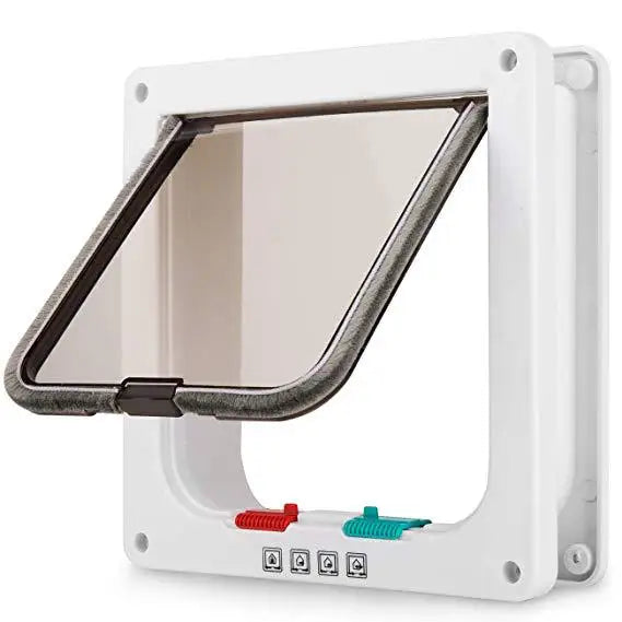 Una solapa de puerta de plástico blanco para mascotas con un panel de vidrio transparente y un sello de silicona gris.