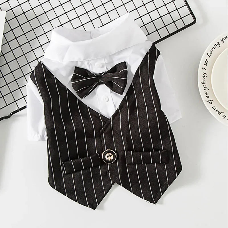Traje de mascota a rayas blanco y negro para perros o gatos, con camisa y chaleco con cuello.