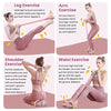 Quatre bandes de résistance pour exercices des jambes, des bras et des épaules sur un tapis de yoga rose.