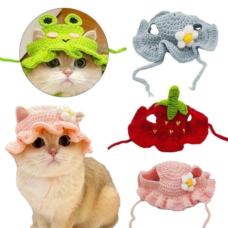 Handgefertigte gewebte Kopfbedeckung für Katze und Welpe mit Strickdesigns in Grün, Rot und Pink.