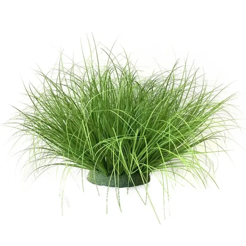 Un touffe de gramin d'oignon simulé, décoration miniature de jardin vibrante verte