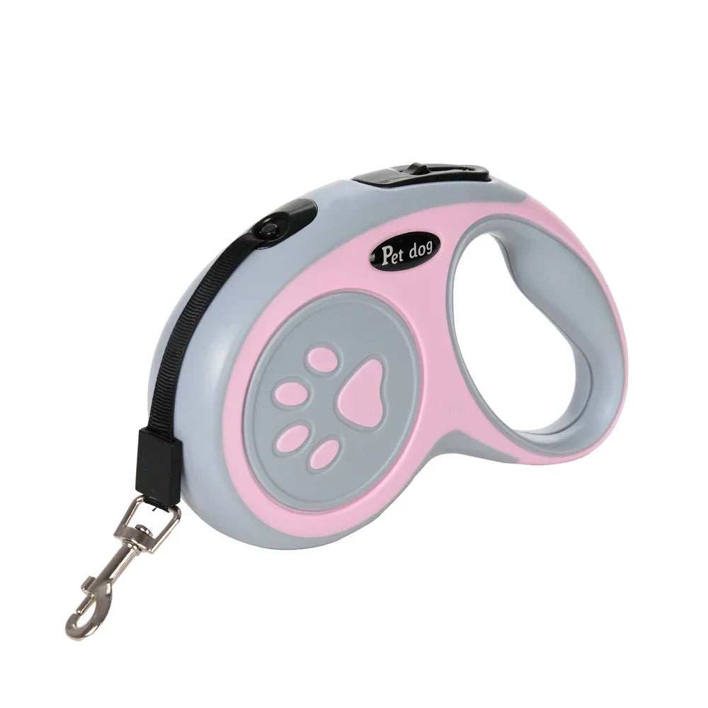 Laisse de chien en nylon rose et gris rétractable avec une étiquette attachée.