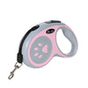 Correa retráctil de nylon rosa y gris para perro con clip negro.