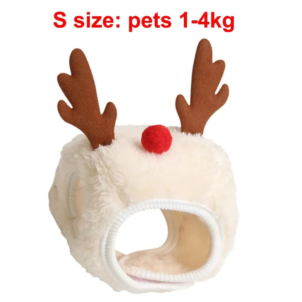 Disfraz de cabeza de fieltro blanco para gato con astas marrones y un pompón rojo.