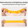 Extensión de cuello amarillo y diseño ajustado en prenda rosa para mascotas.