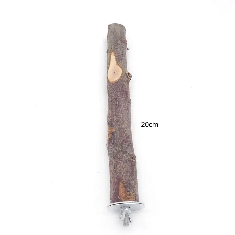 Piece verticale de bois naturel utilisée comme perchoir ou jouet à mâcher pour animaux, environ 20 cm de long.