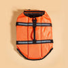 Gilet de sauvetage orange réfléchissant pour chien avec bordure noire et une rabat pour la sécurité en nage