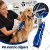 Une femme utilise une tondeuse électrique bleue sur un golden retriever.