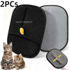 Guantes reutilizables para aseo de mascotas en negro y gris con un gatito.