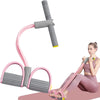 Une bande de résistance pour yoga rose avec une poignée grise sur un tapis rose.