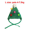 Disfraces festivos de fieltro verde para gatos con decoración de estrella y collar verde.