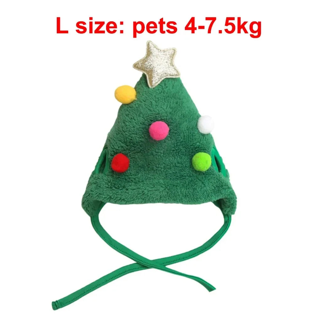 Disfraces festivos de fieltro verde para gatos con decoración de estrella y collar verde.