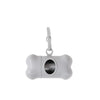 Dispensador portátil de bolsas para mascotas en forma de hueso blanco con clip de remolque.