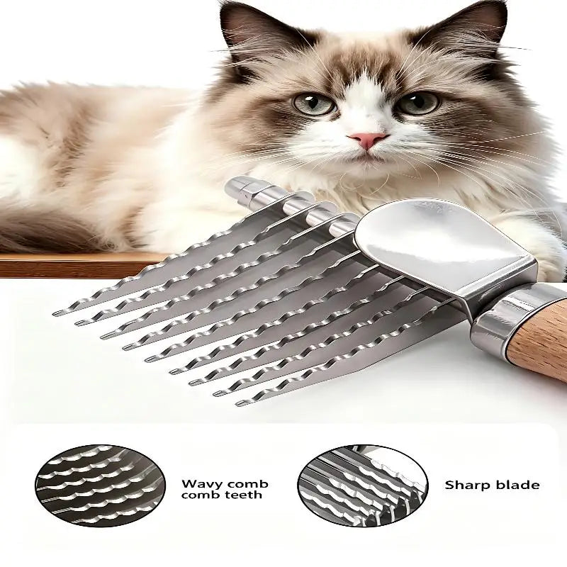 Ein flauschiger tabbykatter ruht neben einer Metall-Haar-deschiger mit scharfen Zähnen und Holzgriff.