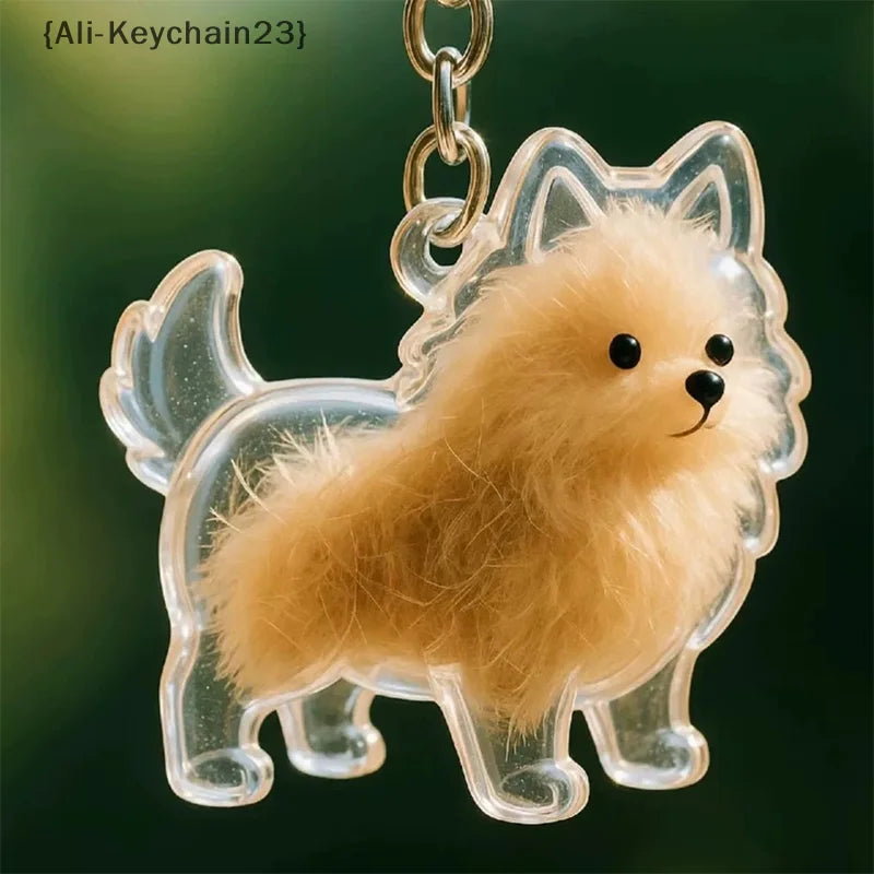 Klares Acryl-Anhänger mit goldenem Welpengesicht und flauschigem Fell.