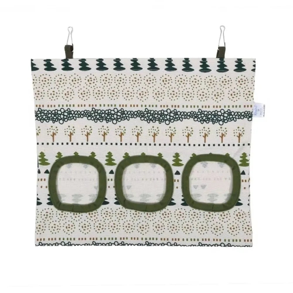Sac à foin en toile avec un motif géométrique et des bordures décoratives.