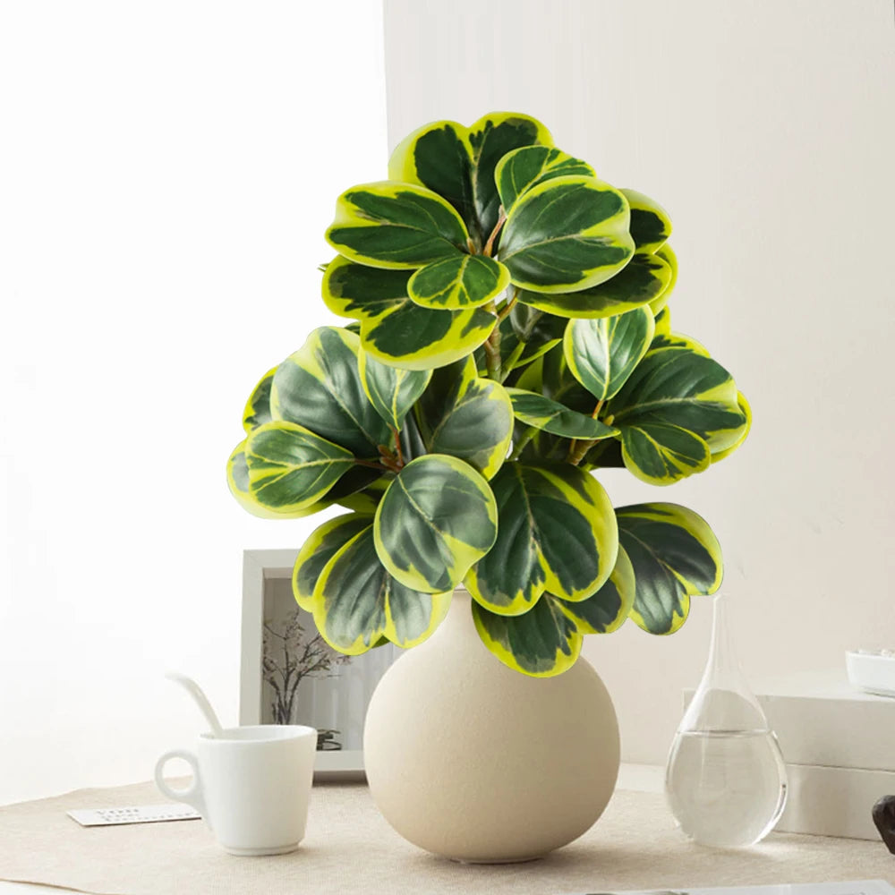 Künstliches Herzblatt-Ficus-Baum mit grün-gelblichen Blättern in einem weißen Keramiktopf