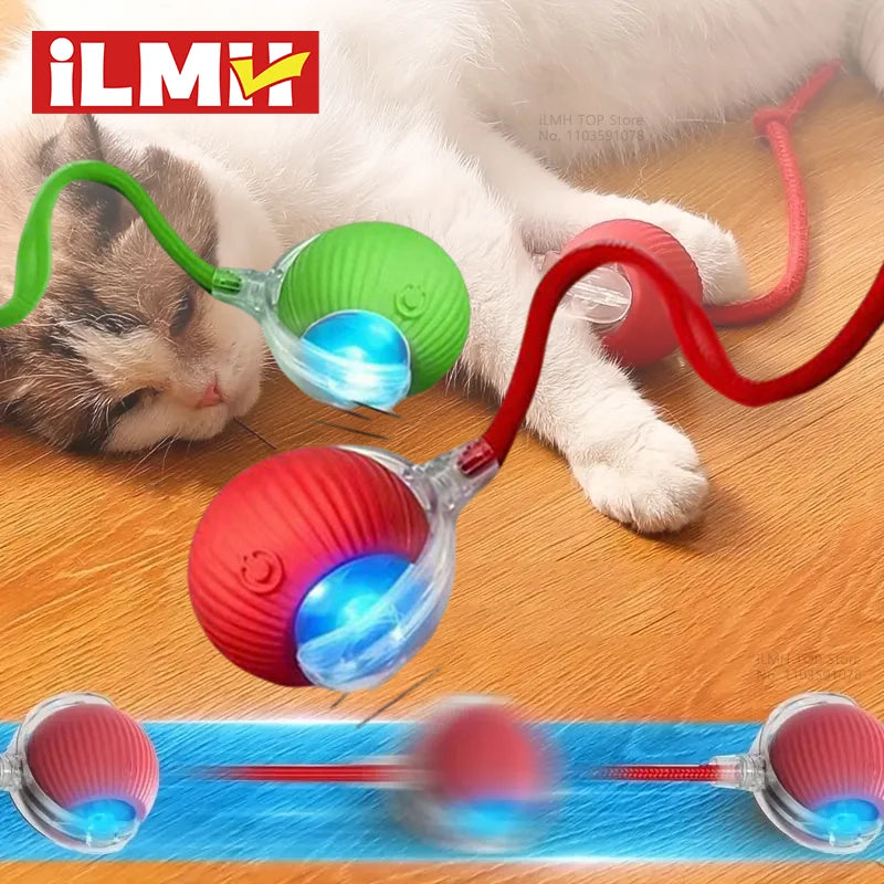 Eine Katze interagiert mit einem selbstbewegenden automatischen Spielball mit LED-Schwanz, gezeigt neben dem Produkt.