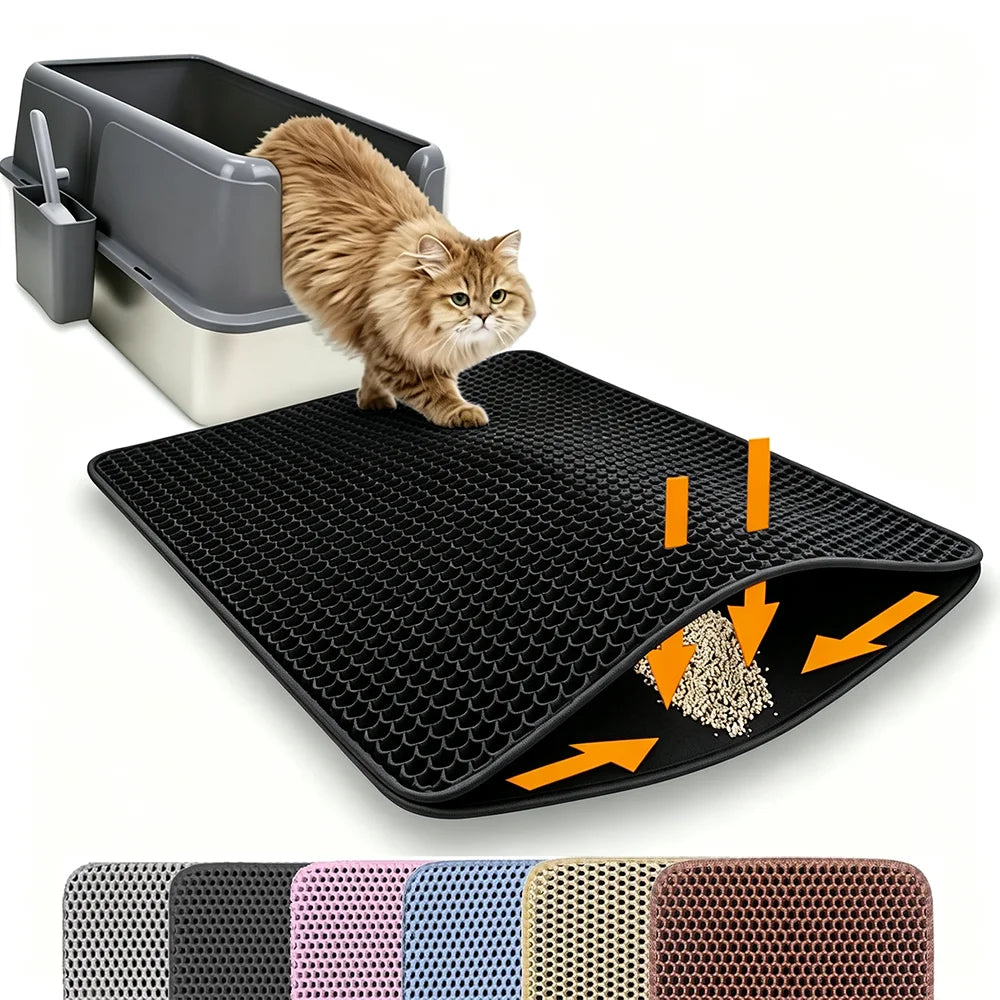 Durable schwarze Katzenstreumatte mit verschiedenen Strukturen neben einer Katze und einem Katzentoilet.
