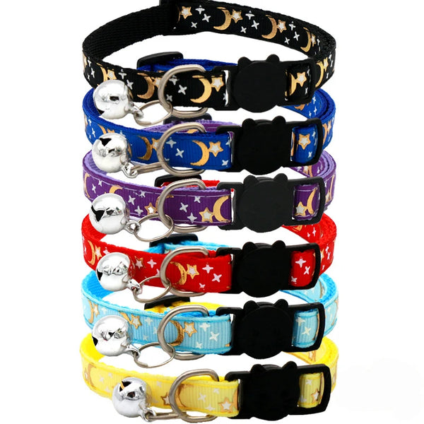 Verstellbares Halsband für Haustiere mit Sicherheitsglocke und schwarz-goldenem Muster