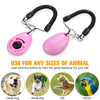Clickers pour l'entraînement des animaux de compagnie roses avec sangles réglables, montrés à côté de divers animaux