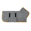Serviette de séchage ultra douce pour animaux gris avec poignées noires et bordure orange.