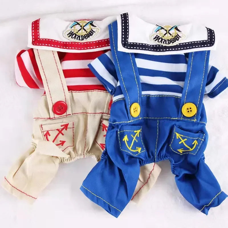 Traje de perro temático de marinero azul y blanco con cuello blanco y rayas rojas.