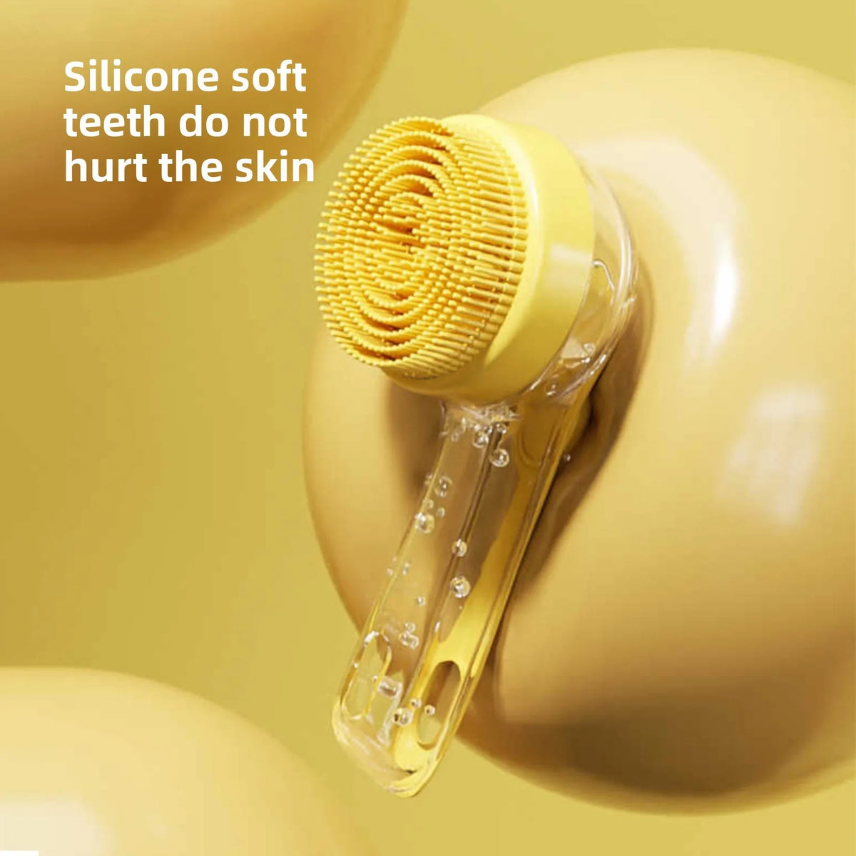 Brosse de bain en silicone jaune pour animaux de compagnie avec une tête texturée.