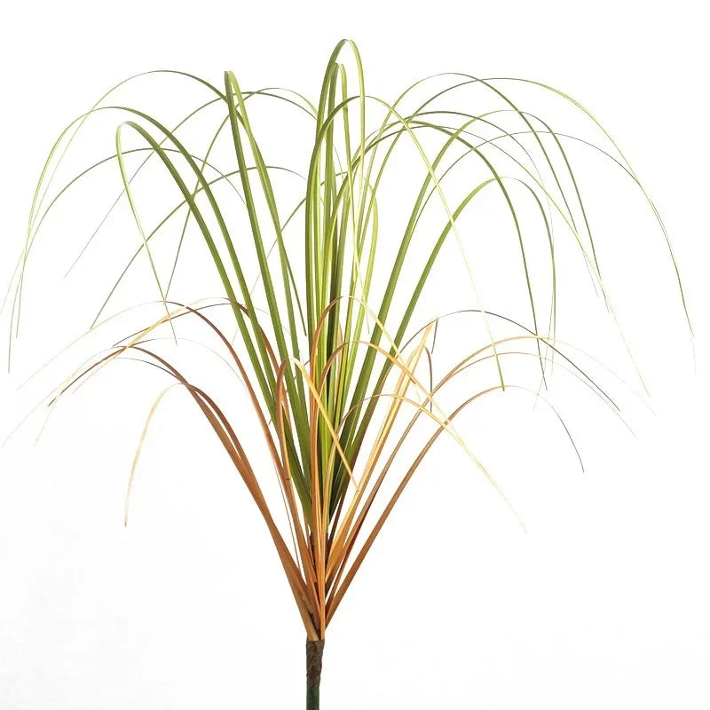 Un touffe de feuillage d'oignon vert et brun utilisé comme décoration de jardin miniature.
